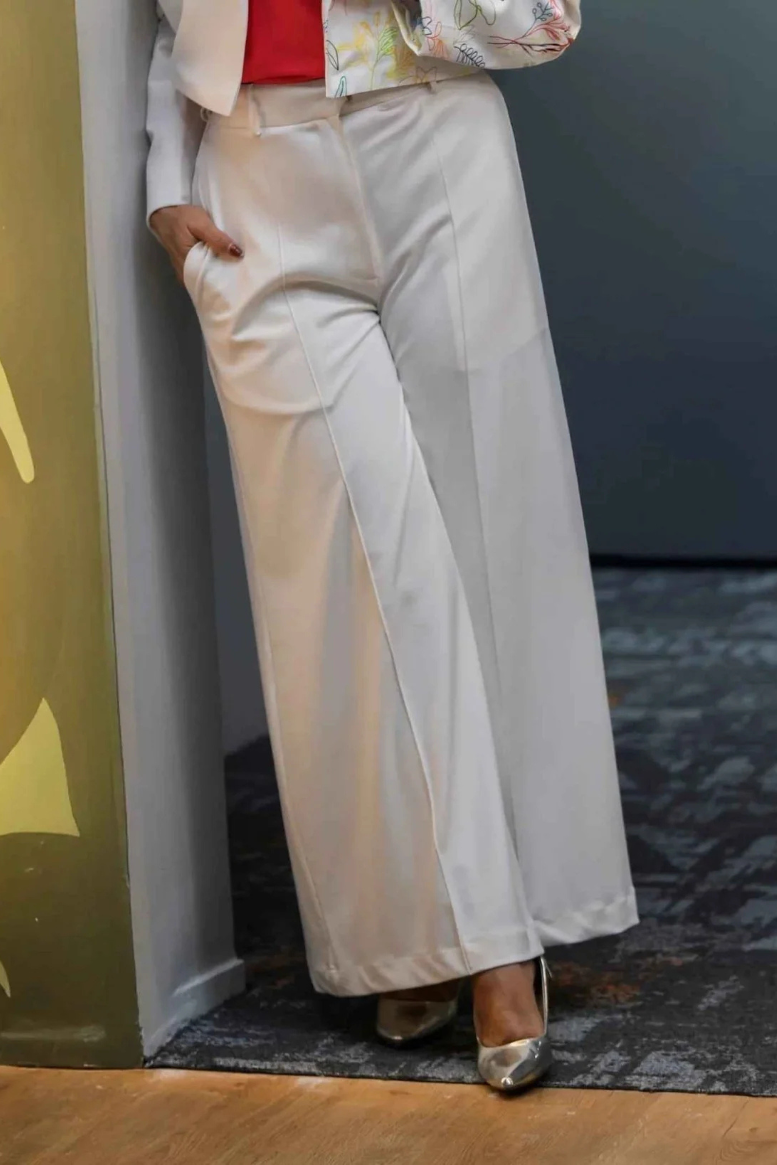 Effortless Ivory Pants – From Office to Off-Duty